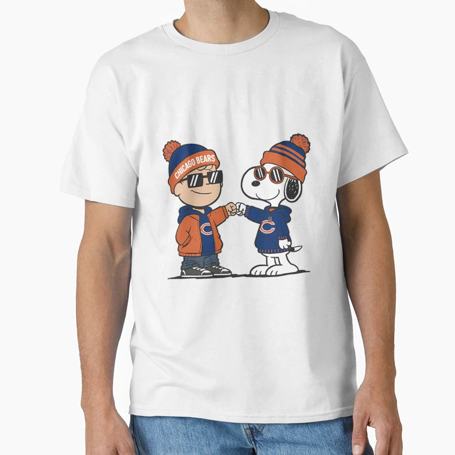Snoopy And Charlie Brown Chicago Bears T-Shirt - Graphic Print Men Women - T-Shirt, Sweatshirt, Hoodie