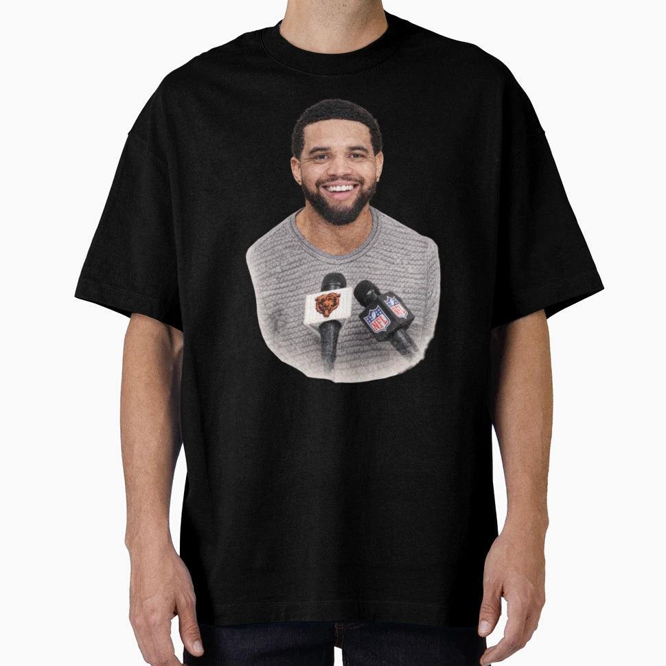 CW Knit Art Chicago Football Star T-Shirt - Minimalist Print for Adults - T-Shirt, Sweatshirt, Hoodie