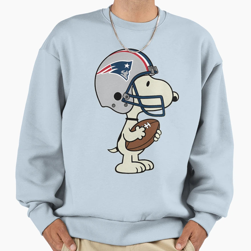 Snoopys New England Patriots Game Day Sweatshirt - Minimalist Print Unisex - T-Shirt, Sweatshirt, Hoodie