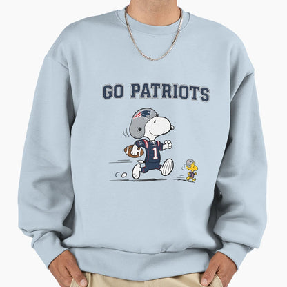 New England Patriots Snoopy Go Patriots Sweatshirt - Novelty Apparel Unisex - T-Shirt, Sweatshirt, Hoodie